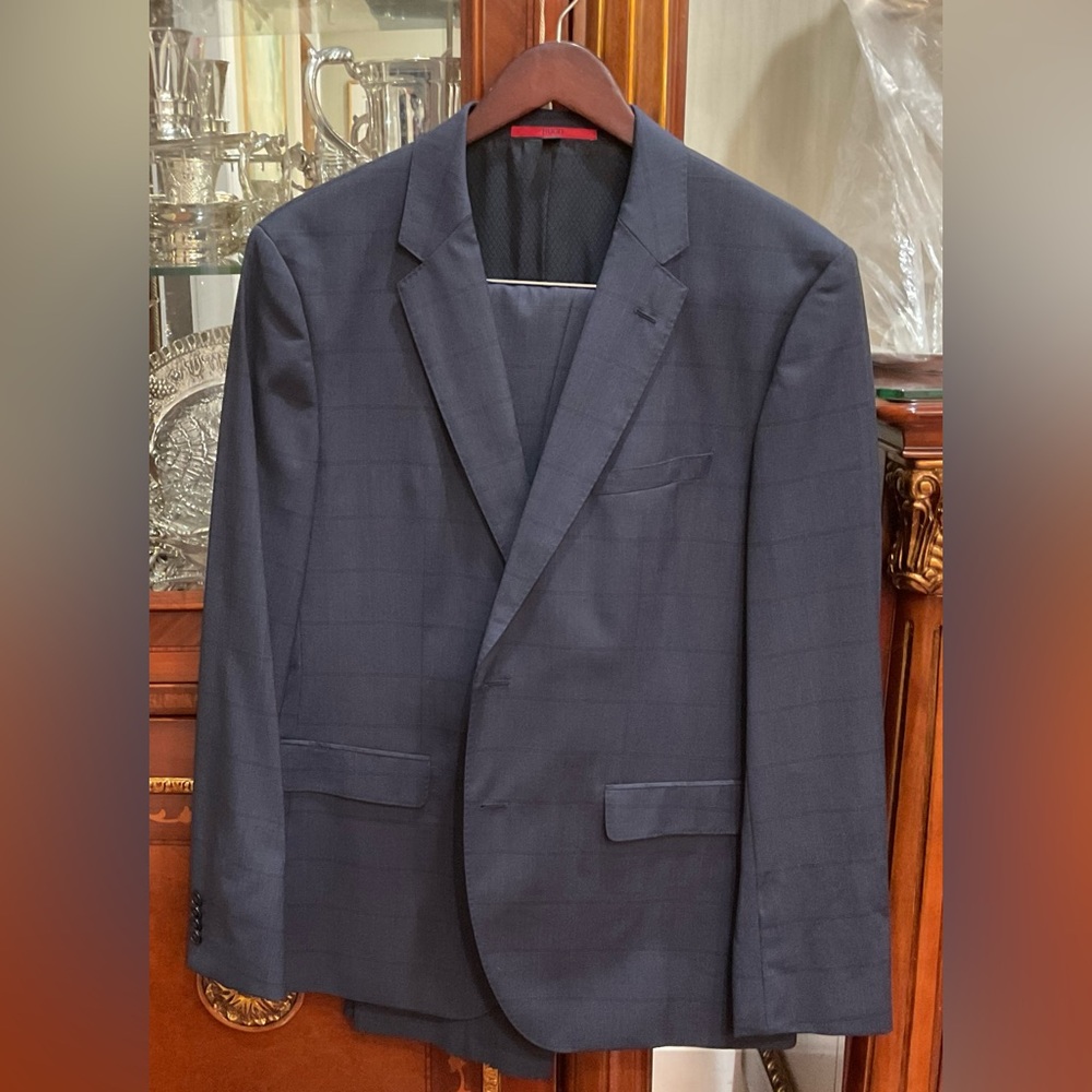 Hugo Boss Navy suit 42R